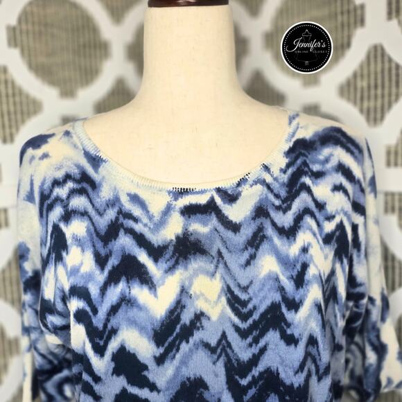 Chico's Blue & White Ombre Flame Stitch Short Dolman Sleeve Sweater Size 0=S/4 - Picture 3 of 10